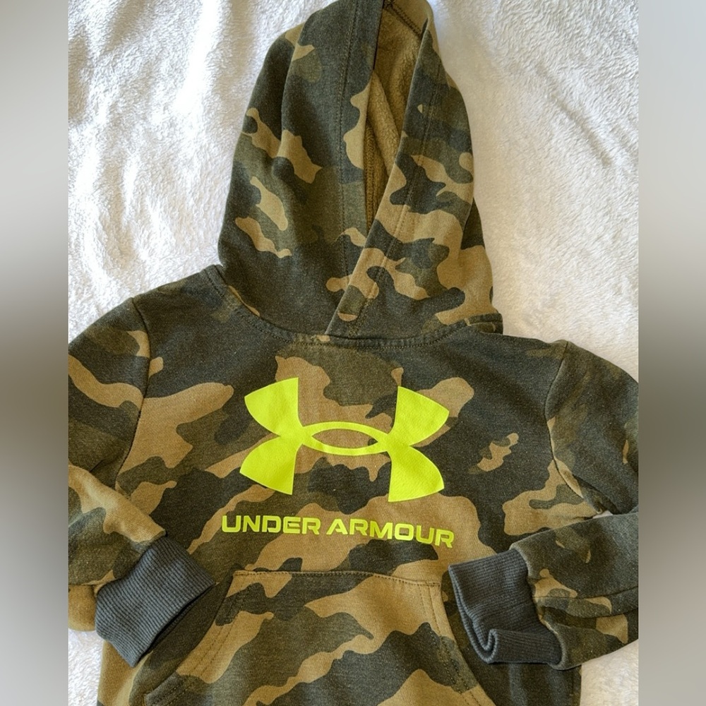 2t UA sweatshirt. Some wash wear.